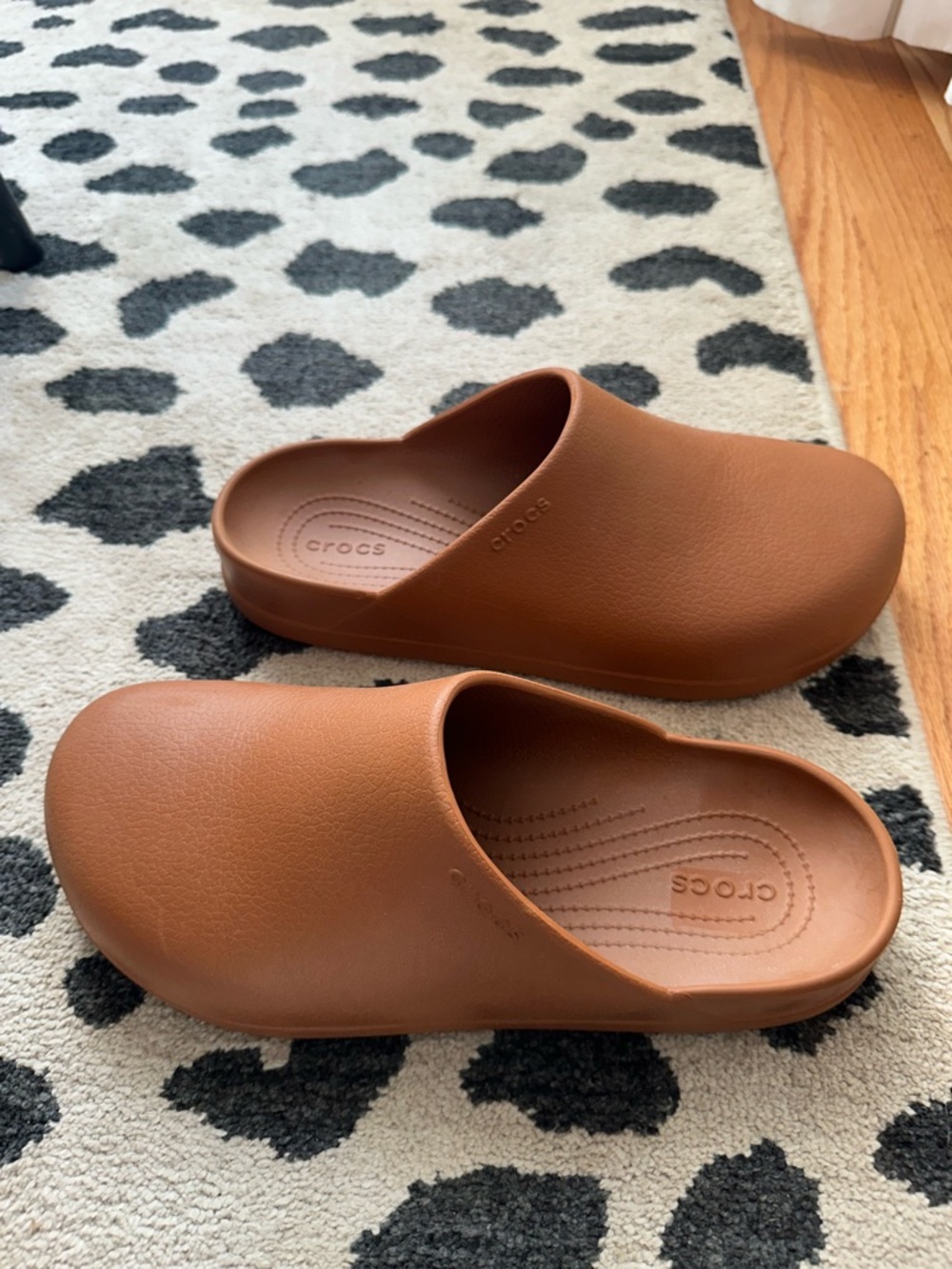 CROCS Chestnut Brown Classic Slip-On Clog Mules - Picture 5 of 7